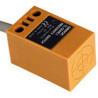 OMRON Proximity sensör, endüktif, blendajsız, 5mm, 3 telli, NPN, NO, 2m kablo 4536854115110